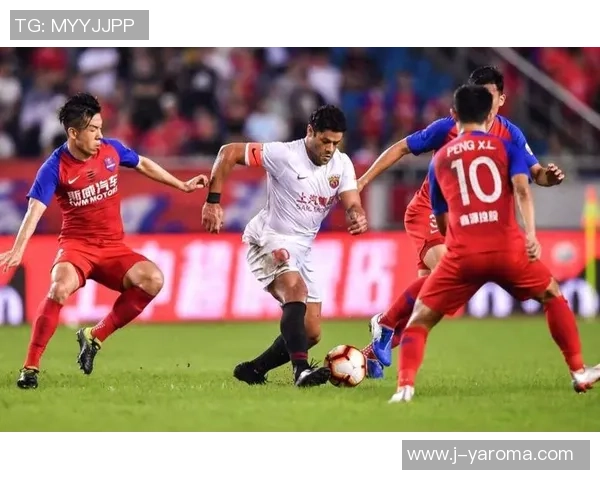 足球球星下蹲姿势展现力量与专注引发球迷热议与无限遐想