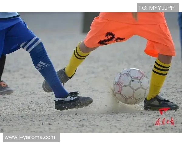 门将位置的艰难与荣耀:那些在绿茵场上挑战极限的足球巨星们 门将位置的艰难与荣耀:那些在绿茵场上挑战极限的足球巨星们